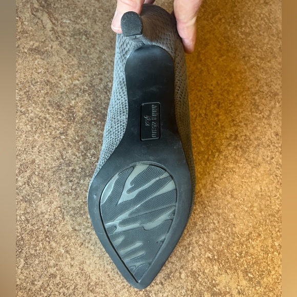 Anne Klein Gray Pumps, Faux-Animal and Zipper Styling, Size 8 - Picture 7 of 7